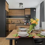 アパート With 2 Bedrooms & Parking By Renters