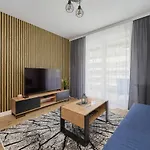 アパート With 2 Bedrooms & Parking By Renters *
