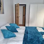 With 2 Bedrooms & Parking By Renters アパート *