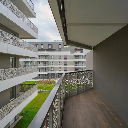 Apartment With 2 Bedrooms & Parking By Renters