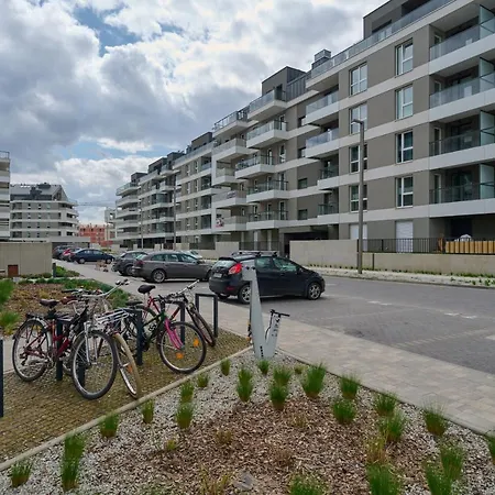 Apartment With 2 Bedrooms & Parking By Renters *