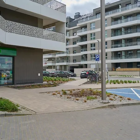 With 2 Bedrooms & Parking By Renters *