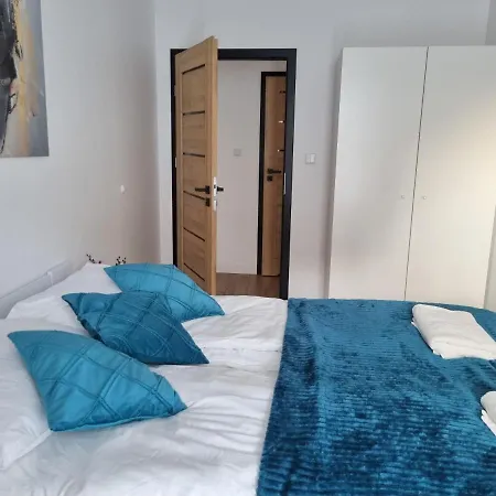 With 2 Bedrooms & Parking By Renters Апартаменты *