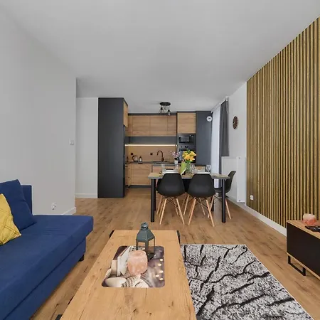 דירה With 2 Bedrooms & Parking By Renters *