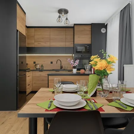 Apartment With 2 Bedrooms & Parking By Renters