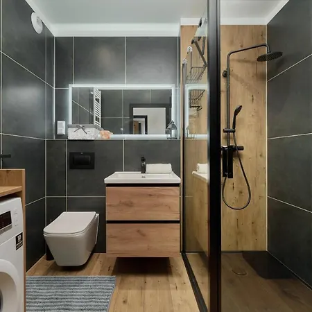 Apartment With 2 Bedrooms & Parking By Renters *