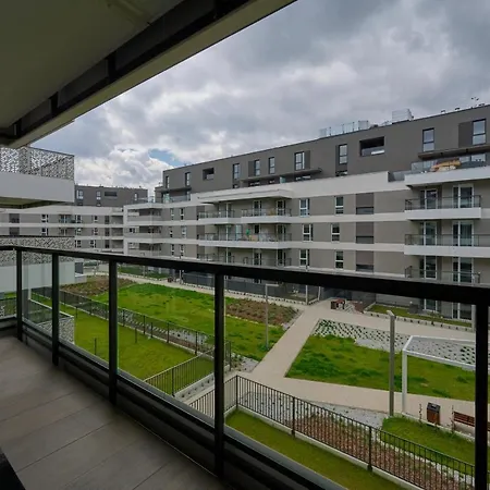 With 2 Bedrooms & Parking By Renters Apartment
