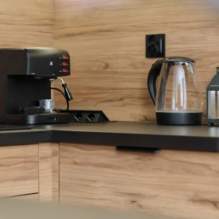 דירה With 2 Bedrooms & Parking By Renters