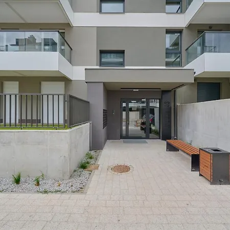 With 2 Bedrooms & Parking By Renters *