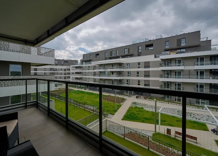 With 2 Bedrooms & Parking By Renters Διαμέρισμα