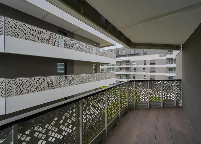 With 2 Bedrooms & Parking By Renters * Βρότσλαβ