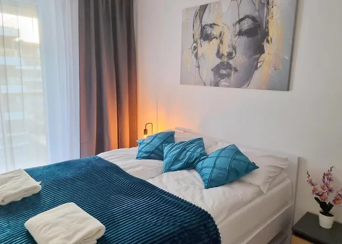 With 2 Bedrooms & Parking By Renters Διαμέρισμα